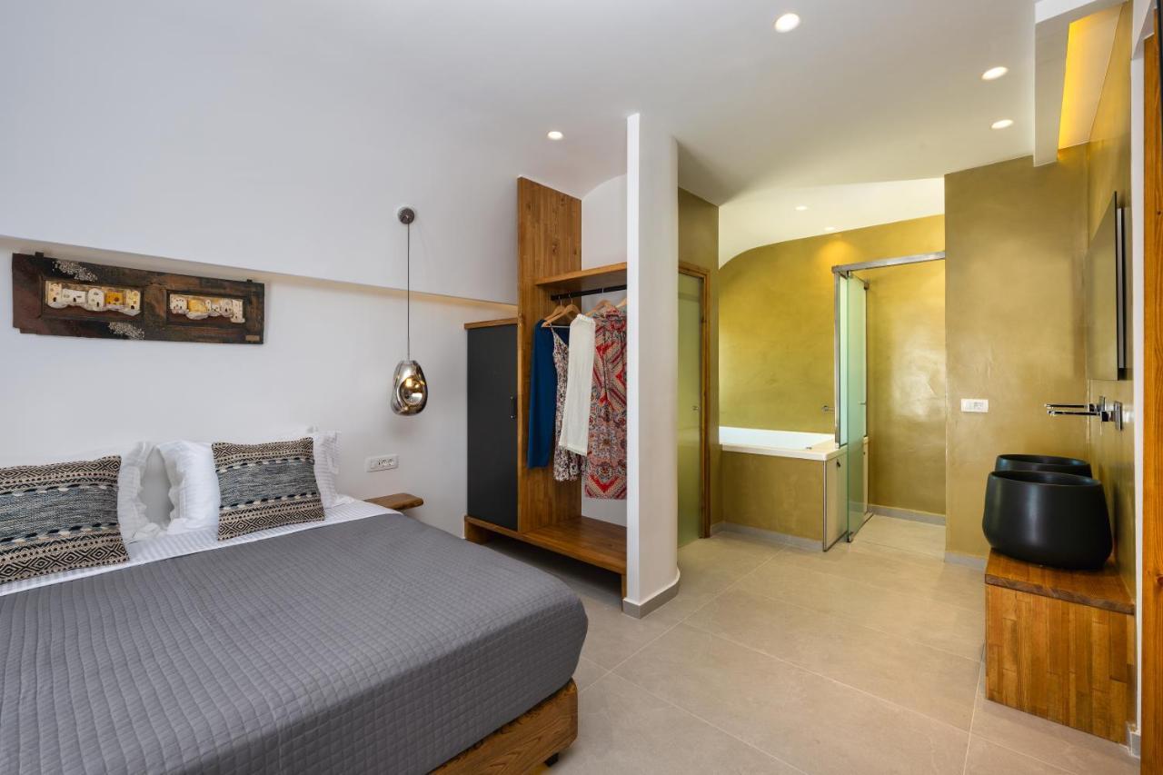 Alizea Villas & Suites Fira  Room photo